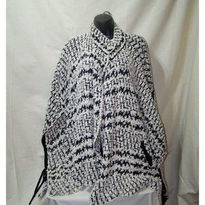 Solitaire by Ravi Khosla Sweater Cape Boucle Large Black White